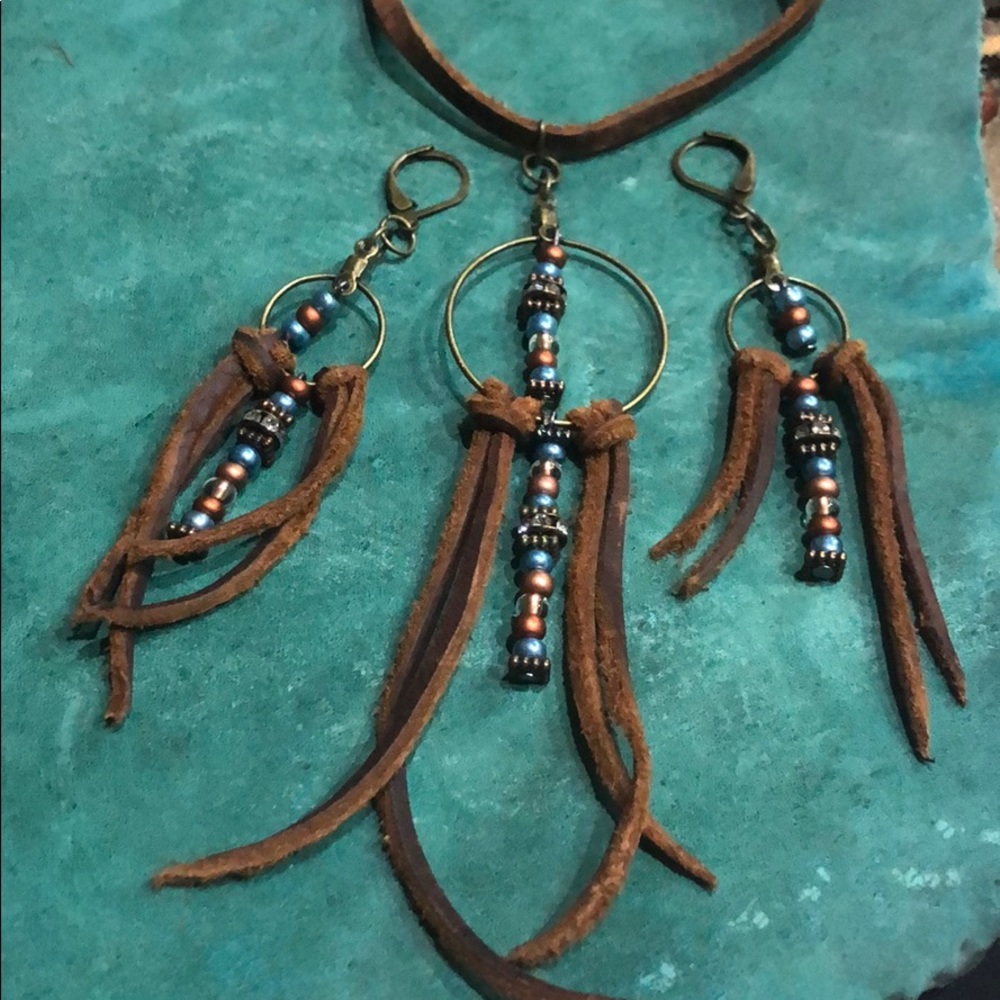Leather choker and earrings. Handmade